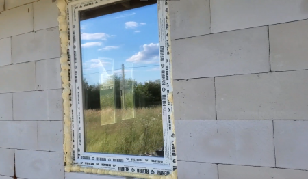 Монтаж одностворчатого окна в частный дом